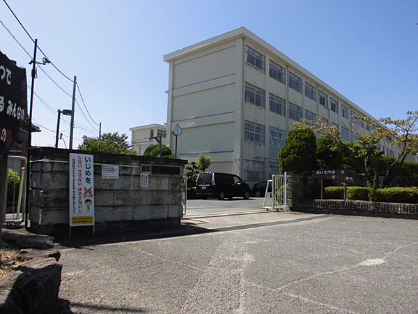 平岡中学校