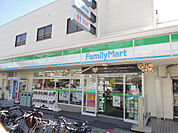 ファミリーマート 築港店（69m）