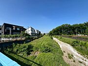 日常の中で、ふとした瞬間に見える空の広さが心を癒す。眺望も住まいの価値を高める大切な要素です。