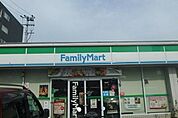 ファミリーマート中前川町店まで876ｍ