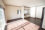 ★窓も大きくて多い明るく広いお部屋です★