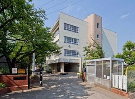 長沢小学校 約880m