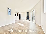 光と風があふれる開放的なリビングダイニングには自然と家族みんなが集まってきます。