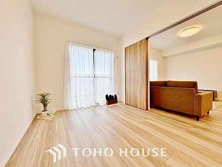 白を基調とした室内は、明るい住空間を造り出すだけでなく、清潔感をもたらしてくれます。