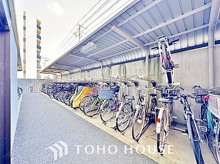 広さがしっかり確保された敷地内駐輪場。かさ張る自転車も安心して停めることができます。