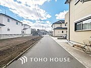 周辺環境とのコラボレーションにより明るく開放的な空間を演出しております。