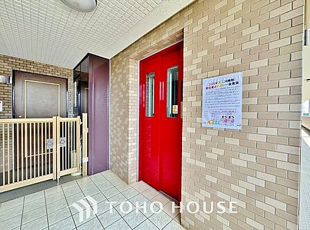 重い荷物などがある際やお子様をベビーカーで運ぶとき等に大変便利です。足腰の悪い方には欲しい設備です。