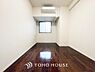 室内：シンプルなお部屋は家具やファブリックが合わせやすいです。季節毎に模様替えをするのもいいですね。