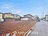 周辺：街並みの風景に包み込まれながら、瀟洒な印象も湛えて佇む邸宅を建築いたします。