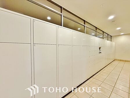 宅配ボックスは留守中でも宅配便の荷物が受け取れる為昼間の受け取りが困難な共働き世帯に需要が高い設備。