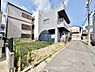 周辺：周辺環境とのコラボレーションにより明るく開放的な外観へ。住まいへの拘りは環境からも！