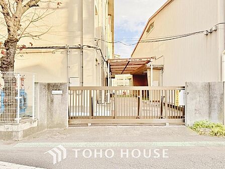 登戸小学校