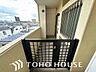 玄関：玄関の前に門扉が設けられているポーチは、他の居住者が自由に入ることのできないスペースです。
