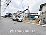 外観：陽光に愛され、家族に包まれた本邸宅は、どんなに月日が経っても【オンリーワン】に輝き続けます。