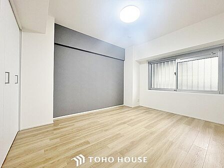 一日の疲れを癒やしてくれる主寝室。時を忘れて過ごす場所として過ごせるお部屋。