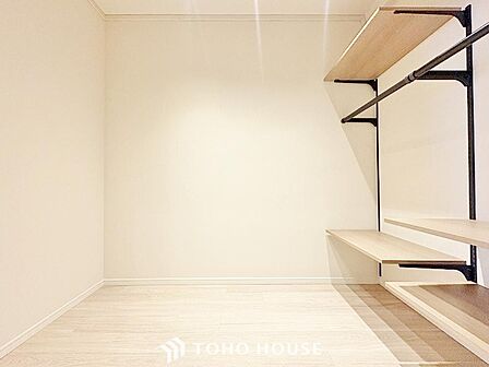 「便利な収納スペースとして」スポーツ用品等のかさばる物やしばらく使わない物を保管する場所として最適です。納戸を有効活用することでお部屋をすっきり保つことができます。