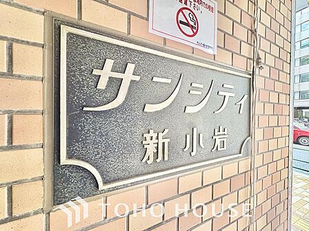 色合いも落ち着いた色を中心に構成され、重厚感のある雰囲気で居住者・来客者を迎えてくれます。