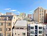周辺：それぞれの暮らしがある。お部屋ぐらいは自分の価値観で自由にしたい。だからこそ、そのベースはシンプルであるべきだと思う。なぜなら、時の流れで人の好みは変わっていくものだから。