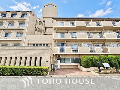 外観：みんなが街探しのポイントにしているのは何。　第1位は過半数が支持した納得の 「交通の利便性」。続いて3割以上の人が「住環境」と「公園、緑地の充実」です。