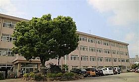 平岡町土山戸建て