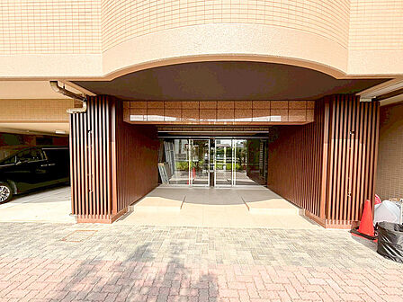 オートロック完備。防犯面も安心です。