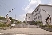 中学校「豊田市立保見中学校まで1198ｍ」