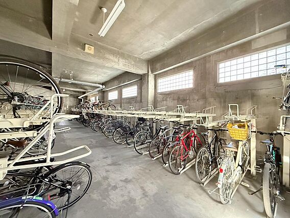 駐輪場　屋内な...
