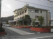 豊岡警察署（715m）