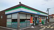 ファミリーマート 豊岡江本店まで1000m