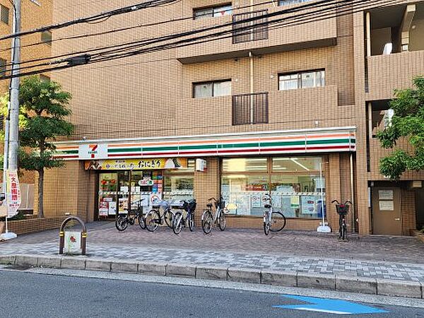 画像23:【コンビニエンスストア】セブンイレブン 吹田垂水町店まで186ｍ