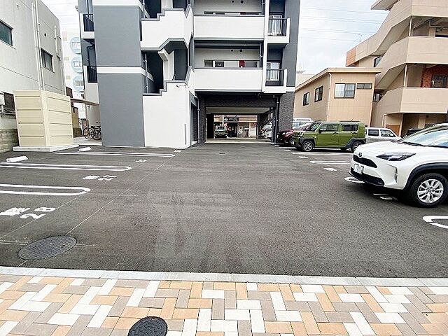 8 / 9
