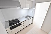 3口ガスのシステムキッチン（グリル付）