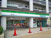 ☆ファミリーマート 馬借三丁目店（120m）