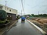 外観：前面道路含む現地写真