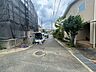 外観：前面道路含む現地写真