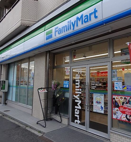 画像16:【コンビニエンスストア】ファミリーマート 伊豆屋下目黒三丁目店まで323ｍ