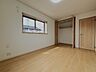 洋室：2F洋室　約6.7帖、出窓付き