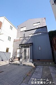 外観：3階建て、存在感のある外観です！！