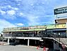 周辺：【スーパー】「サンプラザ　島泉店」まで約800ｍ（徒歩約10分）です。大通りに面しているので、お仕事帰りにお買い物をして帰れますね。
