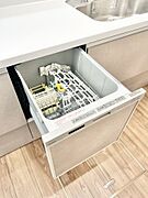【食洗器】【リフォーム済】積水ハウス施工、並列2台停めることのできるリフォーム済み物件です。