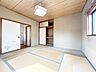 室内：（RF予定）2階8帖和室です。洋室に変更予定です。こちらも使いやすいように洋室にリフォームいたします。