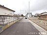 外観：前面道路含む現地写真