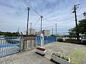 箕面市立西小学校 398m