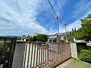 箕面市立西南小学校 587m