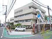 豊中市立岡町図書館 1081m