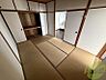 室内：赤ちゃんがいるご家庭には和室便利ですね。コロンと寝かせてね