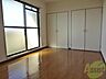 寝室：心地よい日差しが朝からお部屋に入ります。