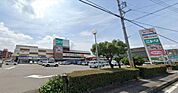 ヨシヅヤ蟹江専門店館 徒歩25分。 1960m