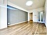 リビング/ダイニング：■Living Room■豊かな光が照らすこの場所は、たわいもない会話を楽しみ、ゆったりとした時間を過ごす場所。家族の日常が刻まれる大切な空間です。
