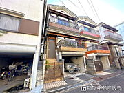 電動シャッター付きの車庫付！イオンモール四條畷まで徒歩10分！買い物施設が徒歩圏内にあり生活便利♪